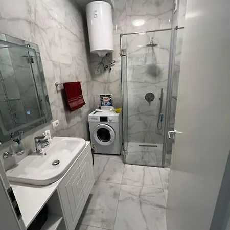 Apartment Leonard Tirana