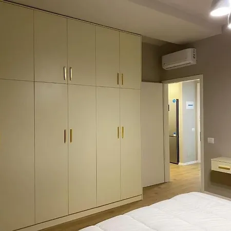 Leonard Apartment